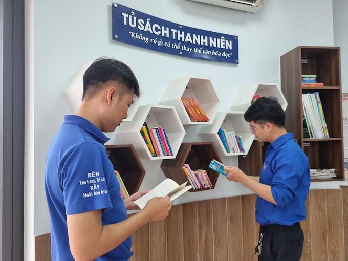 Mô hình tủ sách thanh niên tại bến xe Đồng Hới.