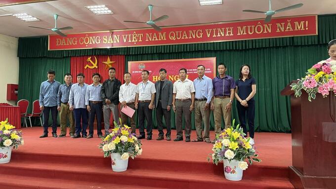 Các thành viên Mô hình “Hội Nông dân tuyên truyền giáo dục pháp luật về trật tự an toàn giao thông”
