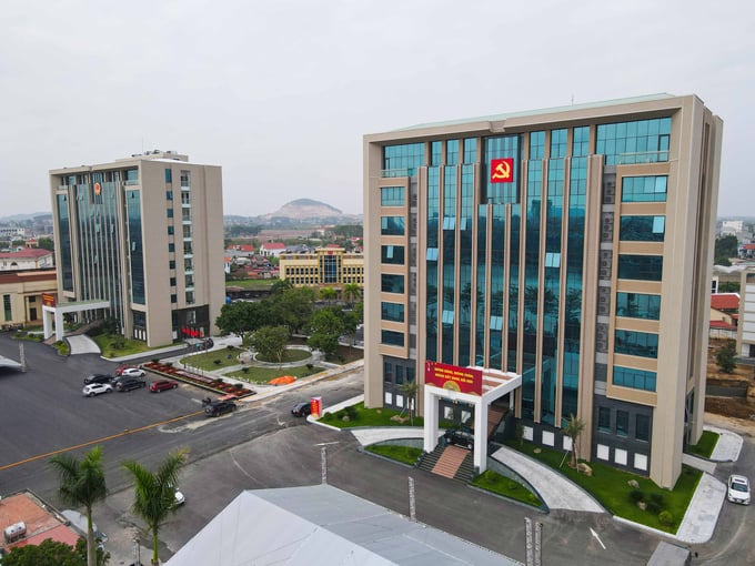Huyện Yên Việt (sau này được đổi tên thành Việt Yên) được thành lập vào năm Minh Mệnh thứ nhất (năm 1820), nằm ở cửa ngõ phía Tây Nam của tỉnh Bắc Giang, là một trong những cái nôi di sản của văn hóa Kinh Bắc, với nhiều di tích được xếp hạng cấp quốc gia và cấp quốc gia đặc biệt như chùa Bổ Đà (xã Tiên Sơn), đình Đông (thị trấn Bích Động), đình Thổ Hà (xã Vân Hà)… Việt Yên cũng là quê hương của những làn điệu dân ca quan họ, ca trù, được UNESCO vinh danh là di sản văn hóa phi vật thể, được người dân Việt Yên gìn giữ, bảo tồn và phát huy giá trị.