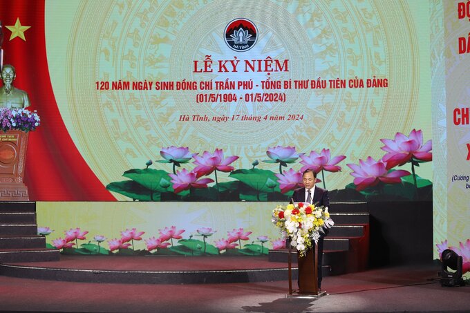 Bí thư Tỉnh ủy Hoàng Trung Dũng trình bày diễn văn tại lễ kỷ niệm