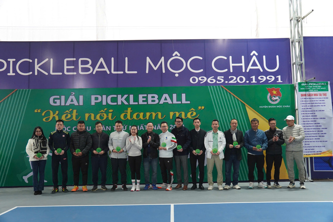 Ban tổ chức tri ân các nhà tài trợ giải đấu