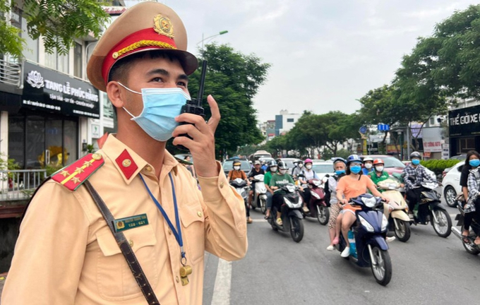Người dân chủ động cung cấp thông tin, hình ảnh, video về các hành vi vi phạm qua Zalo 'Phòng Cảnh sát giao thông Công an TP Hà Nội' hoặc đường dây nóng 0243.942.4451.