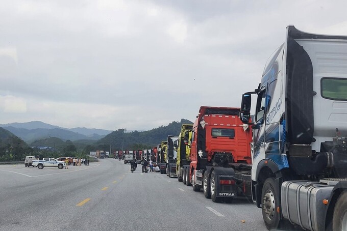 Dàn xe đầu kéo 50 chiếc rước dâu ở Hà Tĩnh