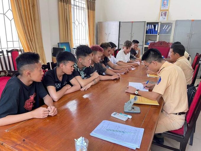 Công an huyện Đức Thọ làm việc với các đối tượng