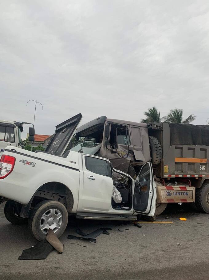 Sự việc được người qua đường chụp lại. Ảnh Khanhphuong Hoang