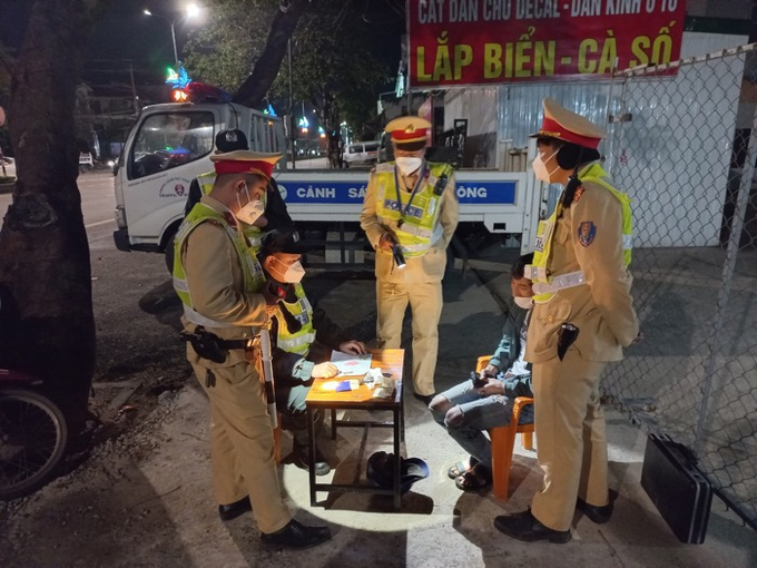Trong thời gian tới, các lực lượng chức năng tỉnh Quảng Bình tiếp tục tập trung xử lý đối với lái xe vi phạm quy định về nồng độ cồn, ma túy; vi phạm quy định về an toàn kỹ thuật, chở quá tải trọng, quá số người quy định…