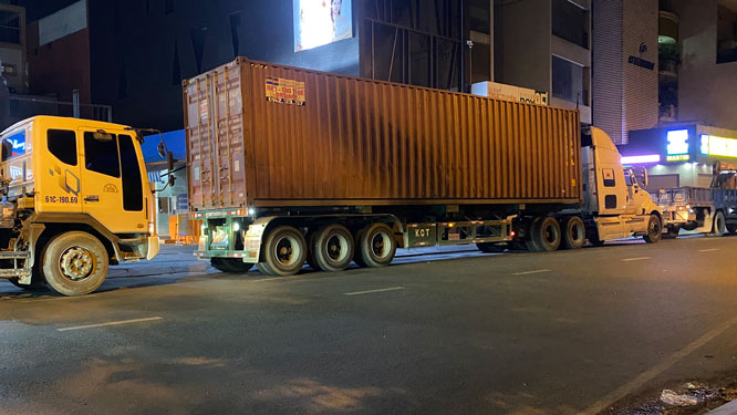 Sở GTVT giao Trung tâm Quản lý hạ tầng giao thông đường bộ phối hợp quận 1, 3 và CSGT triển khai quyết định trên, đồng thời theo dõi để điều chỉnh nếu có bất cập