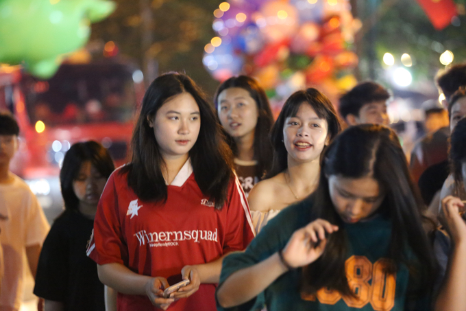 Lễ hội chùa Thầy thu hút hàng nghìn du khách tham dự