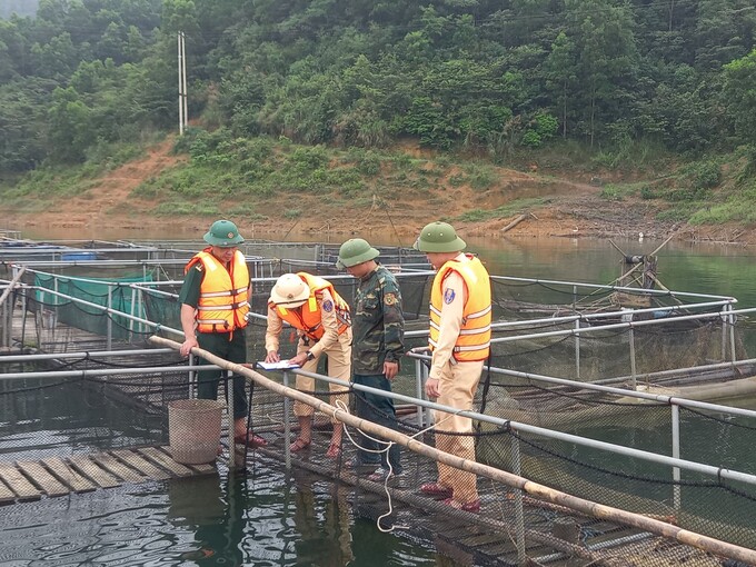 Lực lượng CSGT đường thủy kiểm tra hoạt động giao thông đường thủy trên đập Ngàn Trươi