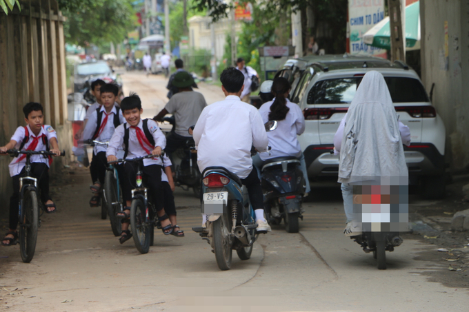 Thậm chí khi chưa đủ tuổi, các học sinh vẫn được phụ huynh giao xe dung tích trên 50cm3 để phục vụ việc đi lại