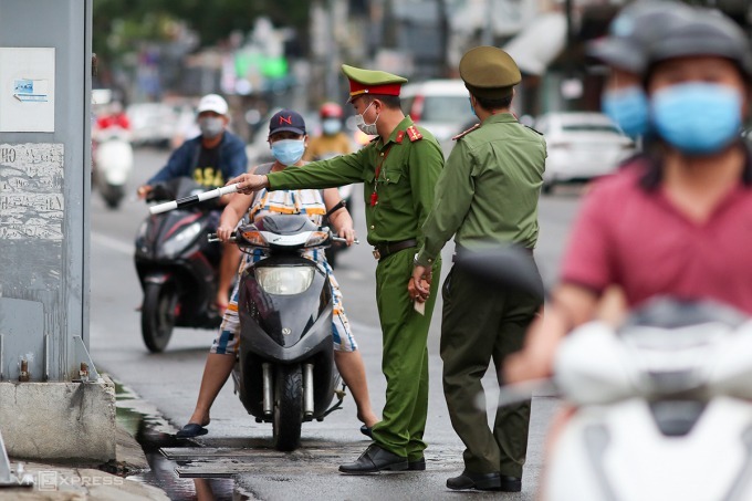 Lực lượng công an phường nếu làm việc độc lập, không đi cùng cảng sát giao thông thì chỉ được tuần tra, kiểm soát theo kế hoạch.