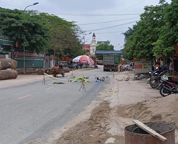 Toàn bộ quá trình xảy ra vụ tai nạn cũng được camera của nhà dân bên đường ghi lại. Ảnh thực tế