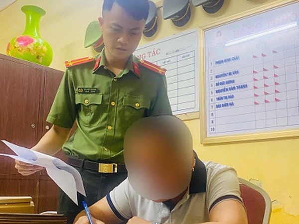 Anh K tại cơ quan Công an thừa nhận hành vi vi phạm và xóa bài đăng.