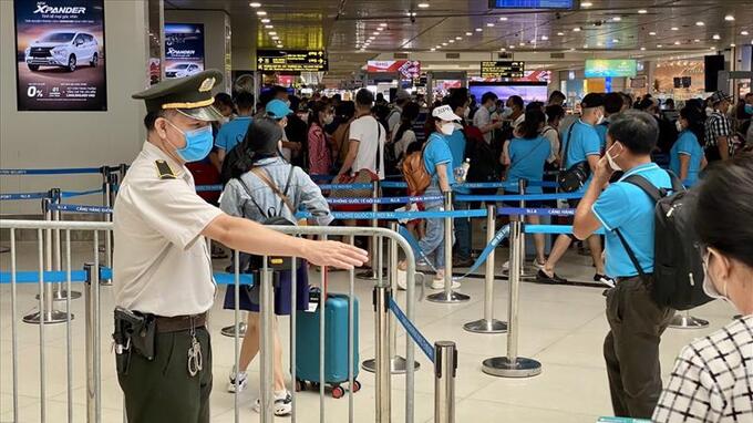 Chính phủ yêu cầu các đơn vị, doanh nghiệp hàng không tích cực xây dựng các giải pháp tăng cường hiệu quả kinh doanh, góp phần phục hồi tăng trưởng kinh tế sau đại dịch COVID-19. Ảnh Internet