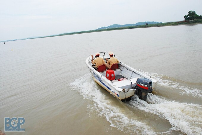 Tăng cường phối hợp tuần tra, kiểm soát, xử lý nghiêm các hành vi vi phạm về trật tự ATGT đường thủy nội địa