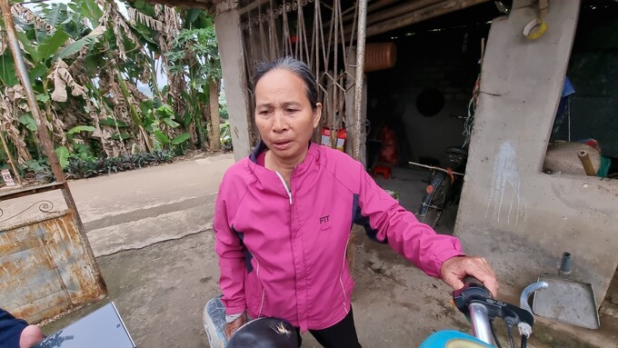 Bà nội hào bàng hoàng khi nghe tin về hành vi của cháu.
