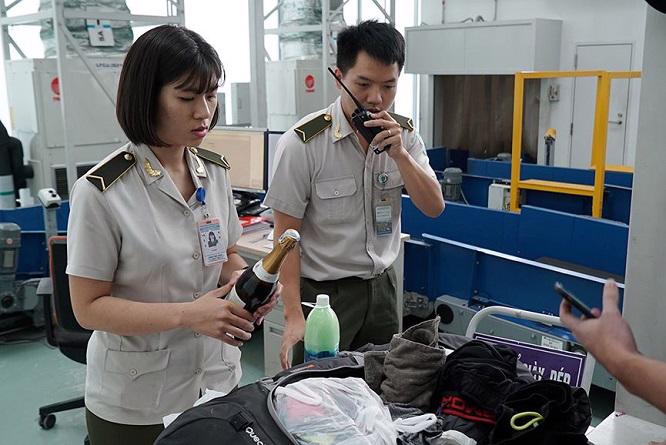 Tổ công tác có nhiệm vụ thường xuyên phối hợp chặt chẽ với cơ quan thông tấn, báo chí thực hiện tốt công tác thông tin tuyên truyền về tình hình buôn lậu, gian lận thương mại, vận chuyển trái phép hàng hóa qua cảng hàng không quốc tế