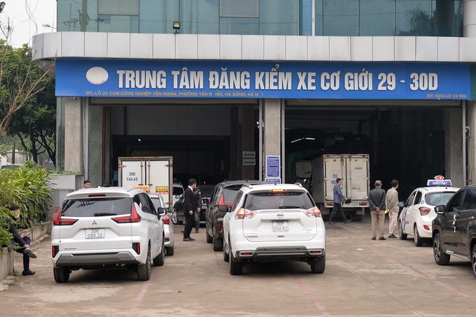 Các đơn vị đăng kiểm bố trí đầy đủ nhân lực để làm thêm giờ, tăng ca kể cả các ngày nghỉ, dịp nghỉ Tết để phục vụ nhu cầu kiểm định xe cơ giới của người dân, doanh nghiệp.