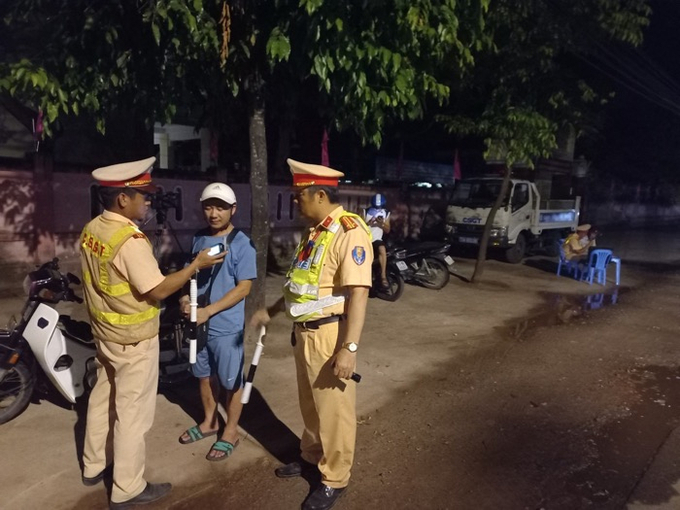Lực lượng CSGT tỉnh Quảng Bình đẩy mạnh công tác tuyên truyền, phổ biến giáo dục pháp luật cho các tầng lớp nhân dân, nhất là những người tham gia giao thông có vi phạm