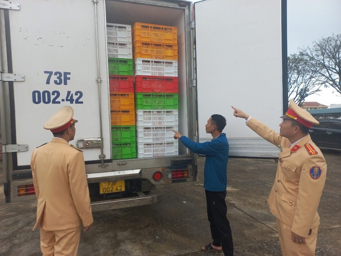 Tổng giá trị số hàng hoá trên ước tính khoảng 300 triệu đồng.