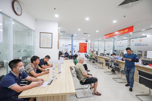 Sở GTVT Hà Nội yêu cầu các đơn vị trên chuẩn bị các điều kiện đảm bảo thực hiện công tác tiếp nhận hồ sơ và trả kết quả giải quyết thủ tục hành chính để đảm bảo phục vụ nhu cầu của các tổ chức và cá nhân được ổn định, liên tục tuân theo các quy định hiện hành