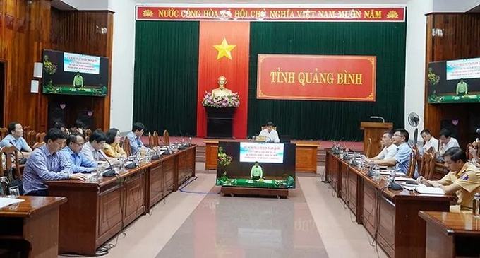 Ông Phạm Văn Nam - Phó Trưởng ban Thường trực Ban ATGT và các đại biểu dự hội nghị tại điểm cầu Quảng Bình.