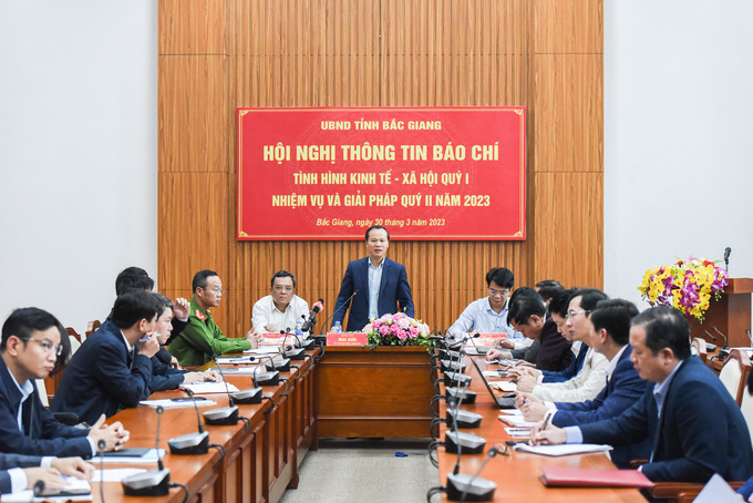 Toàn cảnh buổi họp báo.
