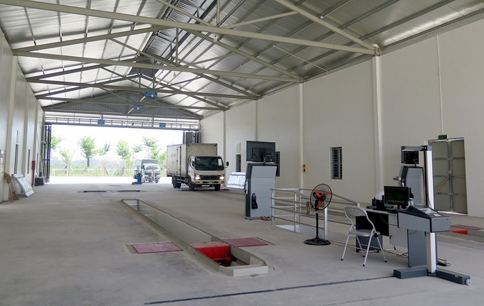Việc dừng hoạt động của Trung tâm đăng kiểm số 29-01V và 29-06V và một số trung tâm khác đã gây hiện tượng ùn tắc phương tiện khi đi kiểm định.