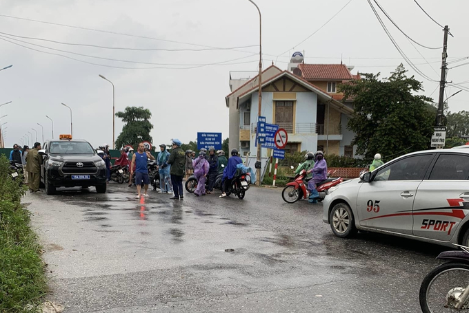 Cấm xe qua cầu Trung Hà