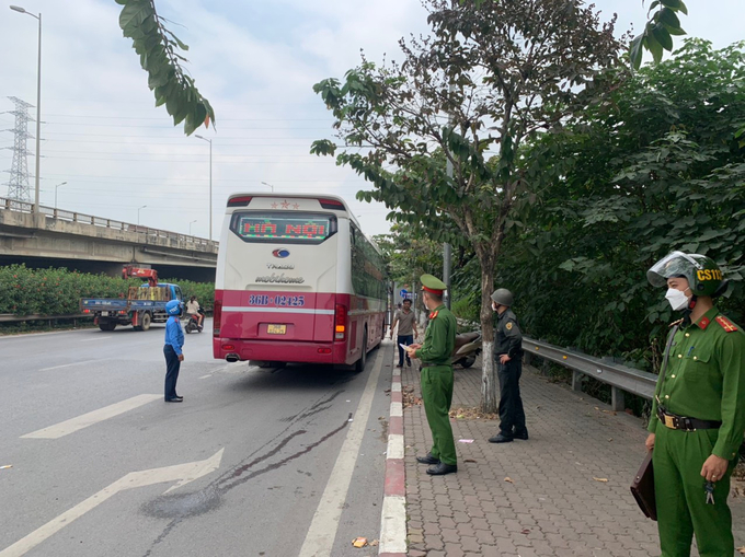 Trong thời gian tới, đội TTGT Cơ Động cho biết sẽ tiếp tục phối hợp với các lực lượng chức năng, tăng cường để xử lý vấn nạn xe 'rùa bò' gây bức xúc cho người tham gia giao thông trong khu vực