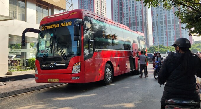 Ngõ 16 Phạm Hùng (Cầu Giấy) gần Bến xe Mỹ Đình từ lâu đã trở thành thủ phủ hoạt động của nhà xe Trường Hằng chạy tuyến Hà Nội - Thanh Hoá.