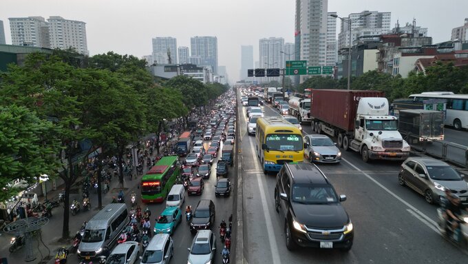 Đường vành đai 3 trên cao ùn tắc cả hai chiều