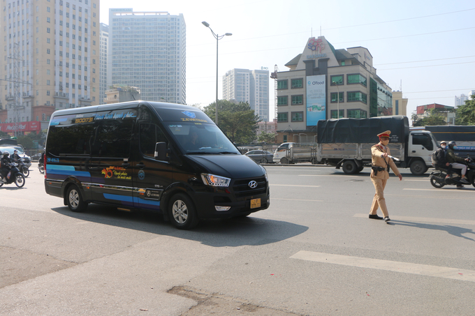Lực lượng chức năng cũng kiểm tra các xe Limousine hoạt động