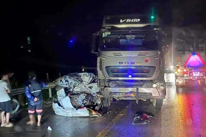 Chiếc xe con biến dạng