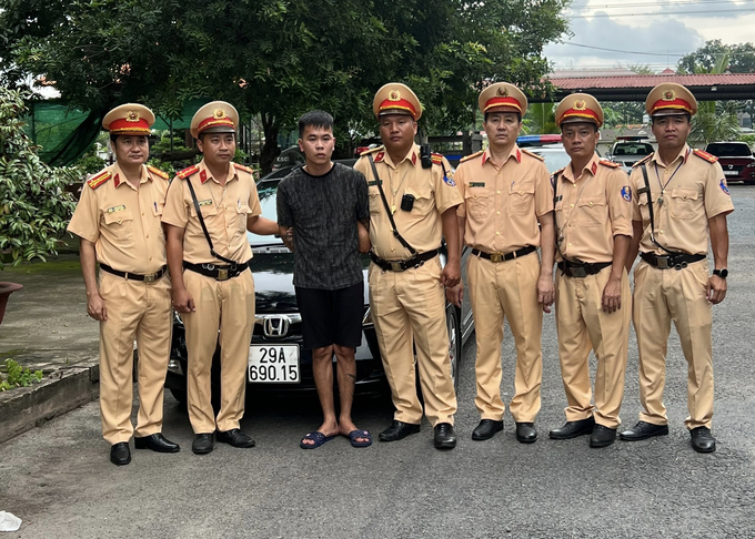 Đối tượng Bùi Trung Công bị CSGT bắt giữ