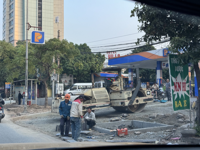 Đơn vị thi công ẩu gây ô nhiễm môi trường, ảnh hưởng an toàn giao thông.