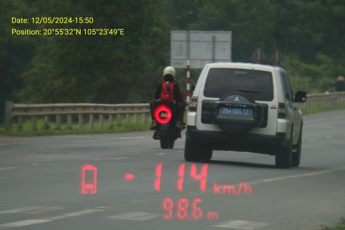 Nhiều quái xế khác “xé gió” trên tuyến
