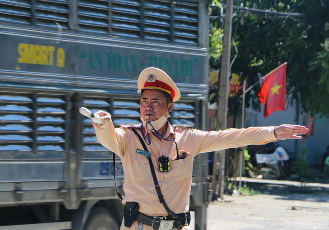 6 tháng cuối năm, Phòng CSGT tỉnh Hòa Bình tiếp tục triển khai các chuyên đề, đảm bảo ATGT cho người dân