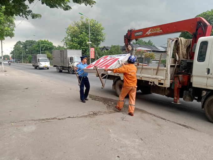 Một biển báo bị thu giữ