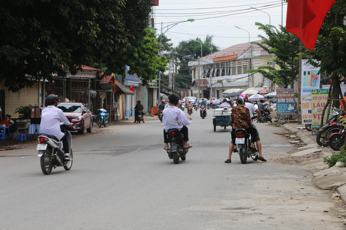 Nhiều phương tiện còn không có BKS vẫn được các em sử dụng để tham gia giao thông