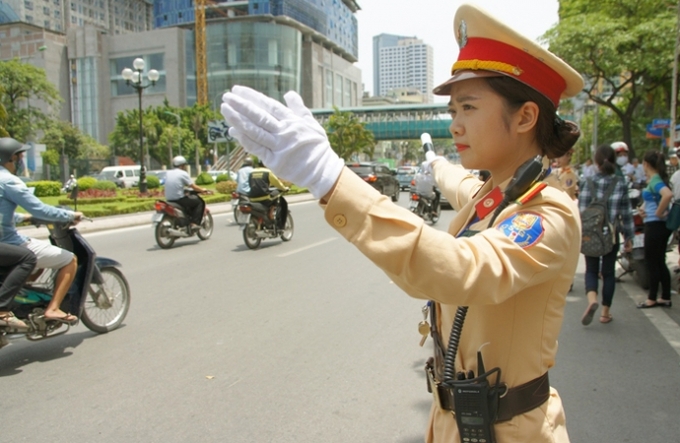 Điều khiển xe máy nhưng không chấp hành hiệu lệnh của người điều khiển giao thông sẽ bị phạt tiền từ 800.000 đồng đến 1.000.000 đồng