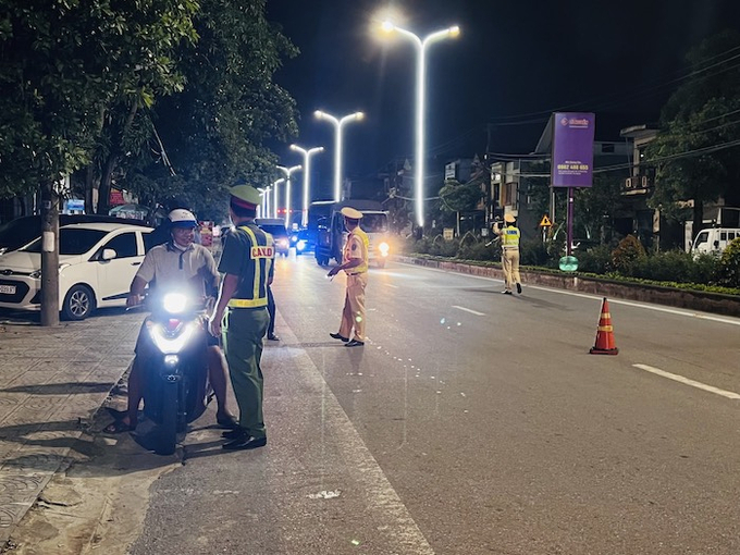 Lực lượng chức năng tổ chức tuần tra, xử lý các hành vi vi phạm nồng độ cồn, sử dụng ma tuý khi điều khiển phương tiện giao thông.