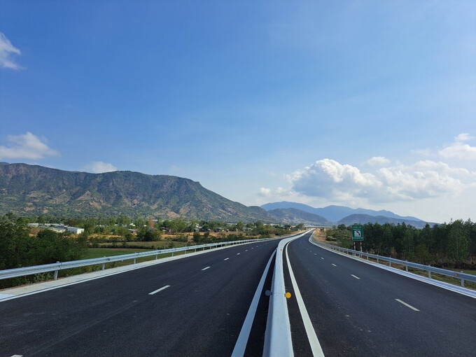 Sáng 19/5, ô tô được đi vào cao tốc Nha Trang-Cam Lâm, Vĩnh Hảo-Phan Thiết