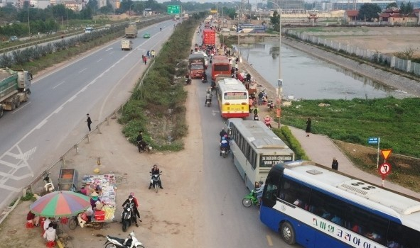 Chủ tịch UBND tỉnh yêu cầu Công an tỉnh Bắc Giang nắm tình hình, phân công, bố trí lực lượng tổ chức phân luồng, điều tiết giao thông tại khu vực đường gom KCN Đình Trám, Vân Trung, Quang Châu, Song Khê - Nội Hoàng
