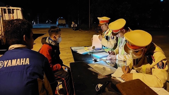 Lực lượng chức năng kiểm tra, xử lý nồng độ cồn
