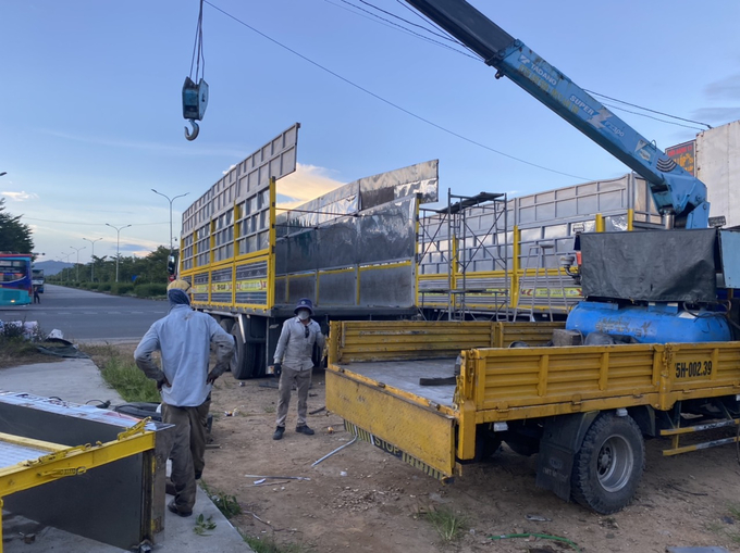 Các chủ xe tích cực tháo gỡ, cắt thùng giảm tải.