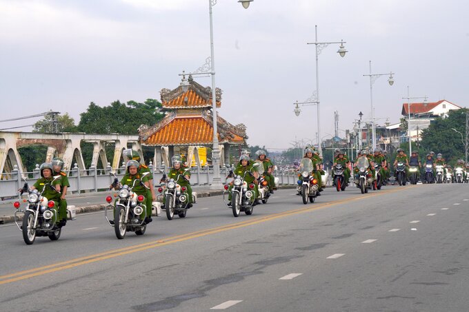 ra quân3