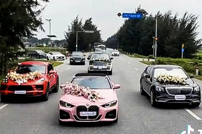 Nhiều xe rước dâu 'ngang nhiên' dừng trên đường để chụp ảnh