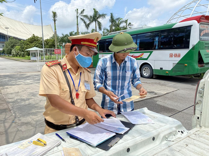 Bộ Giao thông Vận tải yêu cầu Thanh tra Bộ chỉ đạo lực lượng thanh tra giao thông phối hợp với chính quyền địa phương, lực lượng chức năng tăng cường kiểm tra, xử lý các hành vi xâm phạm kết cấu hạ tầng giao thông đường bộ.