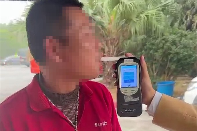 Tài xế xe khách vi phạm (Ảnh: Cục CSGT)